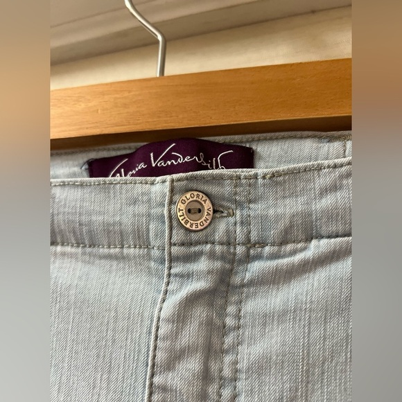 ⚫️ BOGO Gloria Vanderbilt light wash women’s jeans size 6P stretchy waistband - Picture 5 of 6